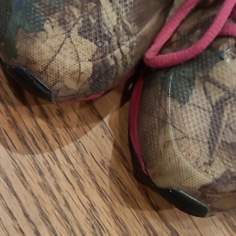RealTree cobra Jr sz 2 Sneakers